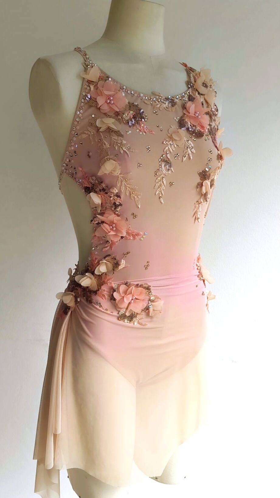 Justaucorps sur-mesure Aelia — fleurs 3D rose poudré