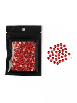 Poche de strass rouges et éclats