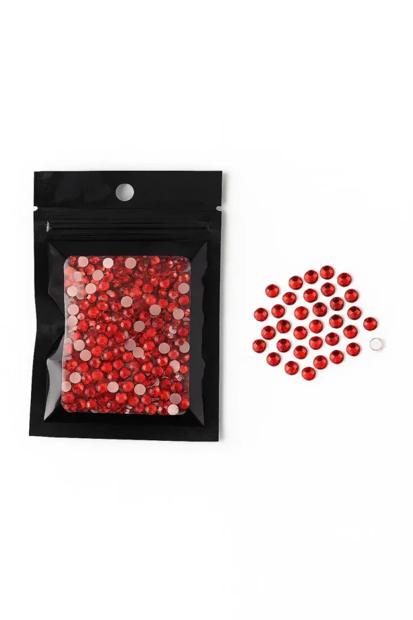 Poche de strass rouges et éclats